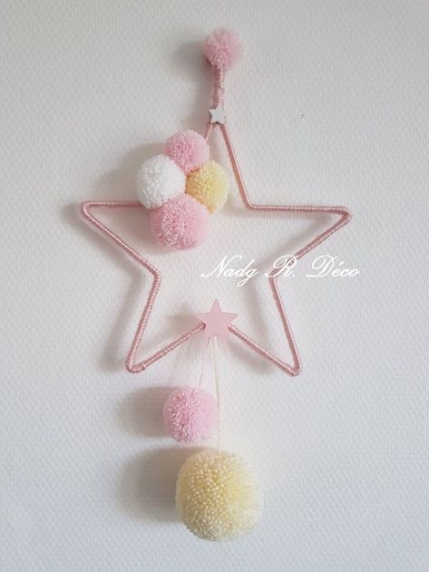 Dream Catcher Pink, Yellow Crafts, Dream Catcher Craft, Pom Crafts, Handmade Dreamcatcher, Diy Yarn Crafts, Pom Pom Crafts, Yarn Diy, Baby Diy