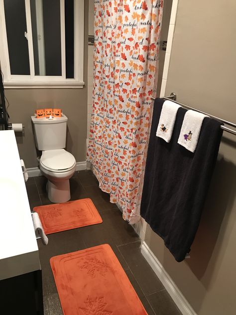 Fall Restroom Decor Ideas, Lavender Bathroom Decor, Autumn Bathroom Decor, Holiday Bathroom Decor, Halloween Frog, Fall Shower Curtain, Fall House Decor, Fall Apartment, Bamboo Bathroom Accessories