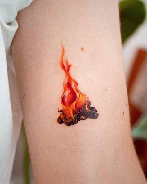 Young Chicken 영치킨 on Instagram: "Campfire🔥 . Thank you Jamie! Hope you enjoyed camping with your new tattoo😁 . @youngchickentattoo #youngchickentattoo #영치킨타투" Carry The Fire Tattoo, Flowers And Fire Tattoo, Fire Related Tattoos, Campfire Tattoo Ideas, Cool Colored Tattoos, Fire Tattoo Realistic, Realistic Fire Tattoo, Simple Fire Tattoo, Fireplace Tattoo