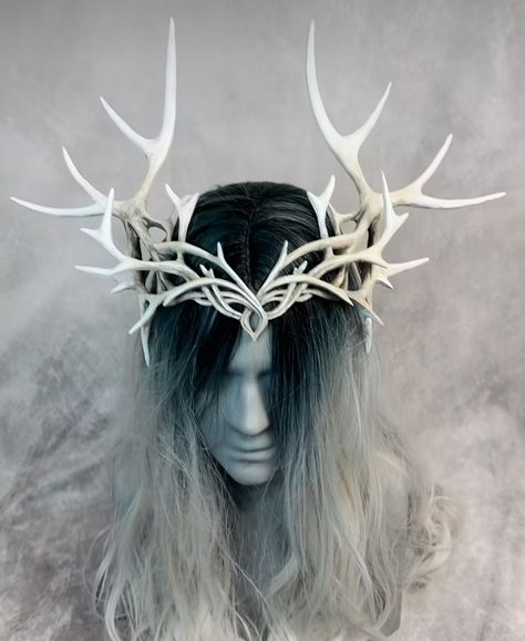 Horn Crown, Horn Designs, Cosplay Horns, Cool Coats, Creature Artwork, Divine Design, Fantasy Setting, Diy Mask, Fantasy Clothing