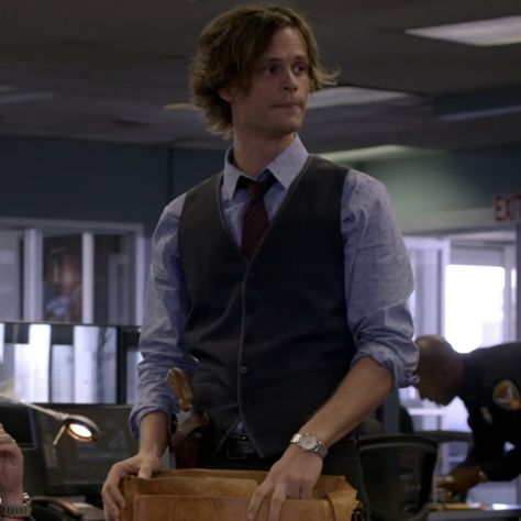 Spencer Reid Style, Spencer Reid Puppy Eyes, Spencer Reid Outfit, Dr Reid, Dr Spencer Reid, Crimal Minds, Charming Man, G Man, Matthew Gray