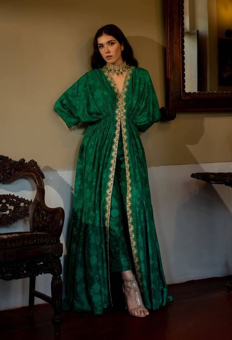 Kaftan With Pants, Green Jungle, Kaftan Designs, Velvet Dress Designs, Pakistani Fancy Dresses, Beautiful Pakistani Dresses, Salwar Kamiz, Mode Abaya, Simple Pakistani Dresses