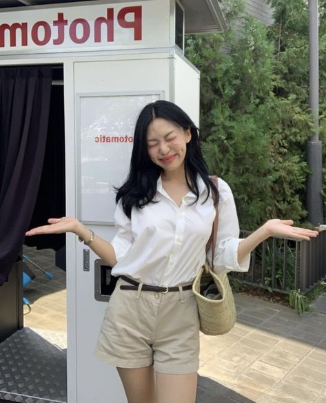 Hongkong Outfit Summer, Tita Outfit Casual, Tita Fits Ideas, Soft Feminine Outfits Casual, Tita Outfit Ideas, Tita Fits, Fashion Style 2023, Tita Outfit, Korean Outfit Ideas