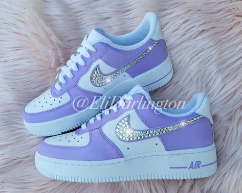 Glitter Nikes, Swarovski Nike, Casual Shoes Women Sneakers, Nike Shoes Women Fashion, Pretty Sneakers, Nike Fashion Shoes, Preppy Shoes, Pretty Shoes Sneakers, All Nike Shoes