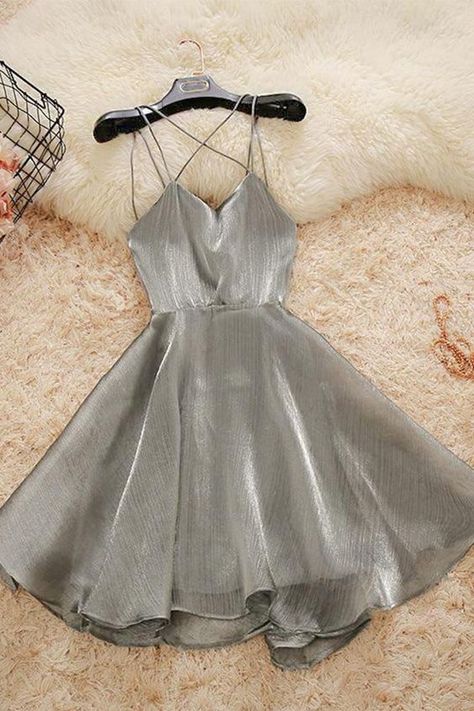 Simple Hoco Dresses, Silver Homecoming Dress, Simple Homecoming Dresses, Homecoming Dress Short, Cute Homecoming Dresses, Mode Boho, Short Prom Dress, Homecoming Dresses Short, Hoco Dresses