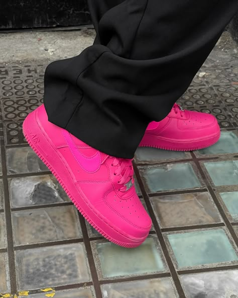 in my pink era 💖 thoughts??? — #streetwear #outfitideas #outfitinspo #allblackoutfit #sneakeroutfits streetwear, outfit ideas, outfit inspo, all black outfit, sneaker outfit, summer sneakers, stussy jacket, stussy outfit, street style, pink sneakers Stussy Outfit, Stussy Jacket, Pink Era, Streetwear Outfit Ideas, Outfit Street, Outfit Street Style, Summer Sneakers, Pink Sneakers, Style Pink