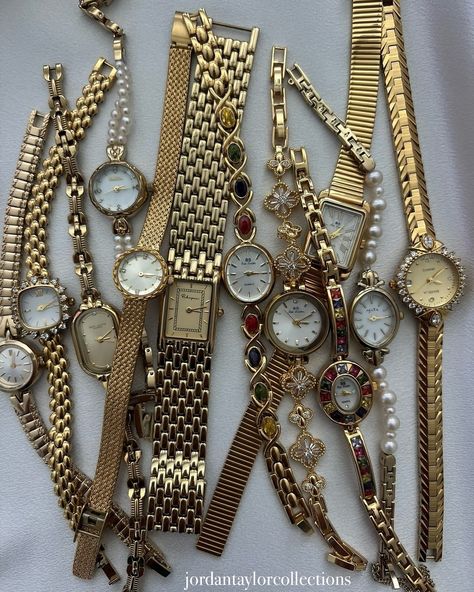 Vintage Watches Women Gold, Watch Collection Women, Cute Piercing Ideas, Dainty Watches, Old Gold Jewelry, Aesthetic Watches, Dainty Watch, Woman Watches, Spring Jewelry Trends