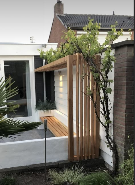 Fence Raised Garden Beds, Trellis Ideas For Privacy Pergolas, Garden Vines Ideas, Backyard Grapes Trellis Ideas, Grape Vine Garden, Grape Vine Trellis Ideas Backyards, Small Garden Nook, Have Inspiration Terrasse, Garden Screening Ideas Cheap