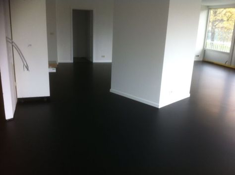 black resin floor Black Floor Basement, Black Cement Floor, Black Epoxy Floor, Painted Cement Floors, Black Floors, Black Laminate Flooring, Black Flooring, Black Marble Floor, Resin Floor