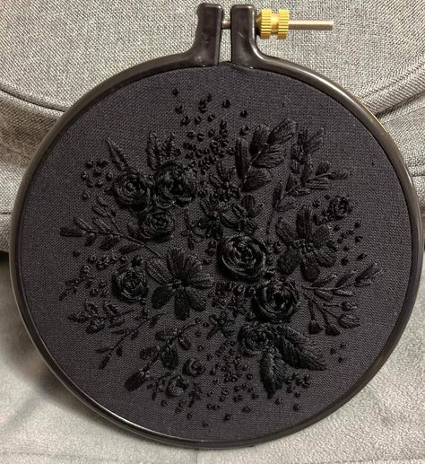 Embroidery Over A Stain, Black On Black Embroidery, Monochrome Embroidery, Simple Hand Embroidery Patterns, Black Look, Hand Work Embroidery, Hand Embroidery Projects, Handwork Embroidery Design, Simple Embroidery