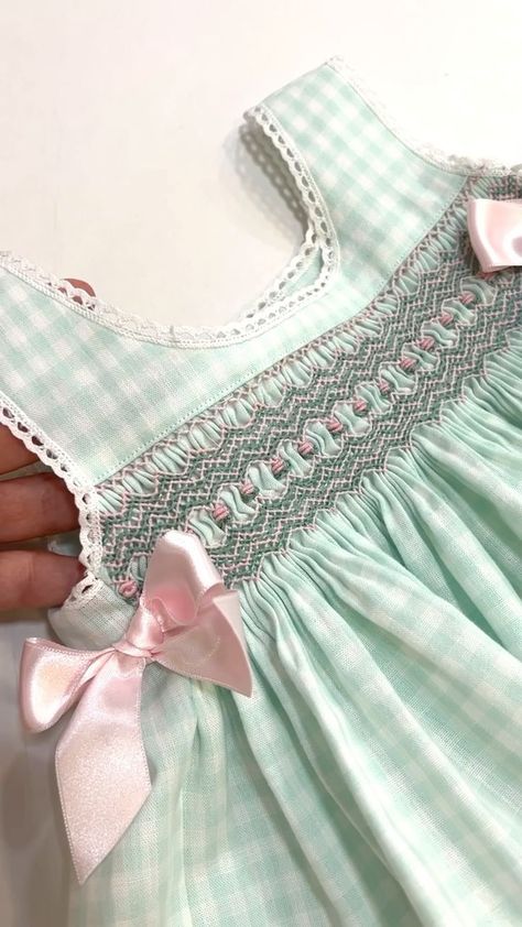 Smocking Fashion, Smocking Baby, Smocked Baby Clothes, Kids Summer Dresses, Hand Smocked Dress, Smocked Baby Dresses, Kids Dress Collection, Smocking Patterns, Smocked Clothes