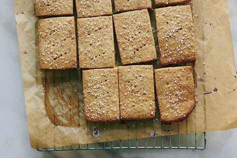 Recipe: Pretzel shortbread might seem to be too good to share | Honolulu Star-Advertiser White Pretzels, Salty Treats, Shortbread Recipes, Baking Mat, Silicone Baking, Shortbread Cookies, Tahini, Crackers, Cookies Et Biscuits