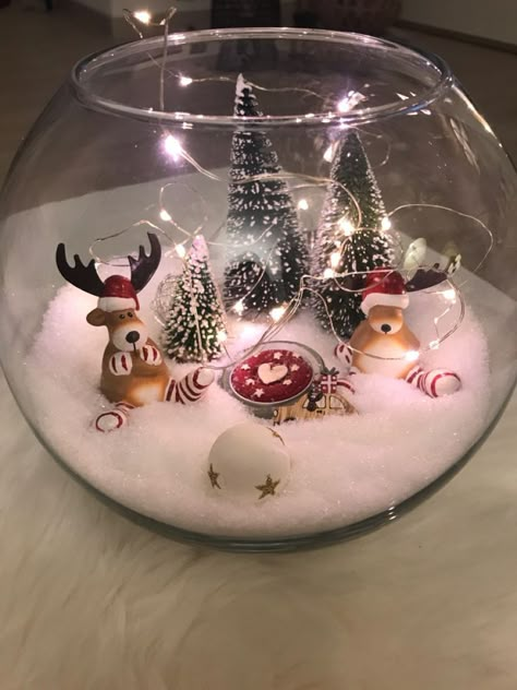 Christmas Bowl Decorations, Božićni Ukrasi, Christmas Decorations Centerpiece, Christmas Candle Decorations, Christmas Arts And Crafts, Christmas Centerpieces Diy, Easy Christmas Decorations, Christmas Jars, Christmas Lanterns