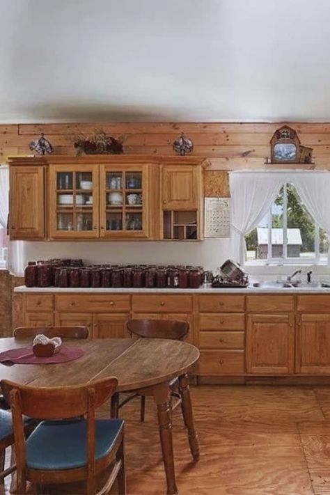 Second Kitchen in an Auctioned Amish Home from Vestaburg, Michigan. Amish Kitchen Design, House Equipment, Amish Kitchen, Amish Home, Second Kitchen, Rolling Office Chair, Amish House, Amish Life, Plush Couch