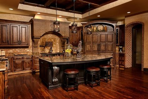 Chateau Kitchen, Style Toscan, Tuscan Kitchen Design, Old World Kitchens, Mediterranean Kitchen, Country House Design, Tuscan Design, Tuscan Kitchen, Mediterranean Home Decor