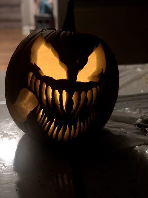 Venom Carving Pumpkin, Venom Pumkin Carving, Pumpkin Carving Ideas Scary Hard, Wendigo Pumpkin Carving, Venom Jack O Lantern, Venom Pumpkin Carving Ideas, Venom Pumpkin Carving Stencil, Oval Pumpkin Carving Ideas, Pumpkin Carving Ideas Venom