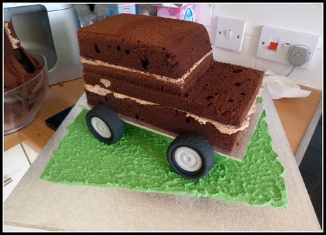 Landrover Cake Birthday Cake Spiderman, Music Themed Birthday, Birthday Cake Image, Jeep Cake, Cake Spiderman, Bus Cake, 80th Birthday Cake, Cars Birthday Cake, 80 Birthday Cake