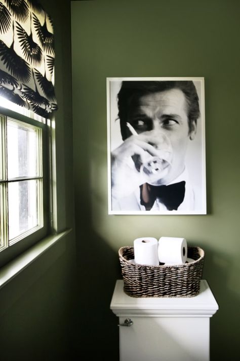 toilet paper storage. artwork above toilet. Hunted Interior, Quirky Decor, Roger Moore, Green Walls, Quirky Art, Roman Shade, Downstairs Bathroom, Budget Bathroom, Decoration Originale