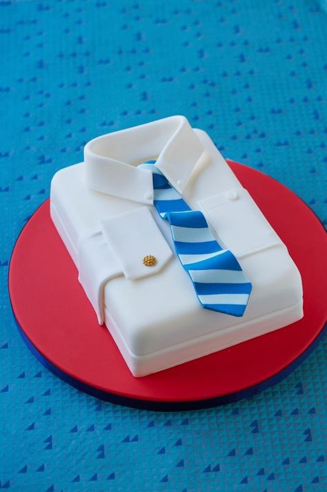 Shirt cake Boy Communion Cake, Tie Cake, Cake Designs For Boy, Cake Design For Men, Teacher Cakes, Animal Birthday Cakes, 10 Birthday Cake, Dad Birthday Cakes, Shirt Cake