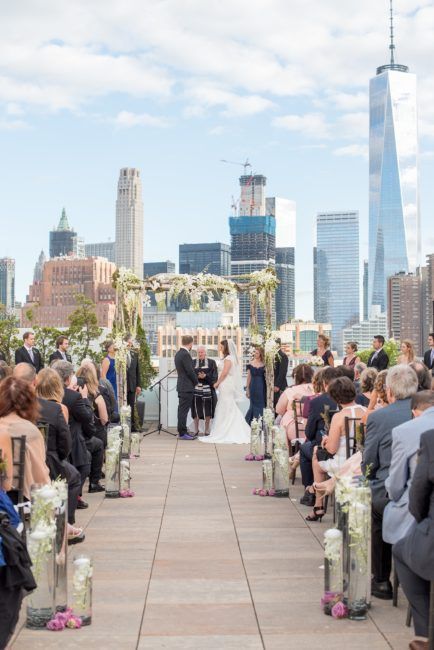 City Wedding Ceremony, Rooftop Wedding Decor, City Rooftop Wedding, New York City Rooftop, Cityscape Wedding, Outside Wedding Ceremonies, Rooftop Nyc, Rooftop Wedding Ceremony, Rooftop Wedding Venue