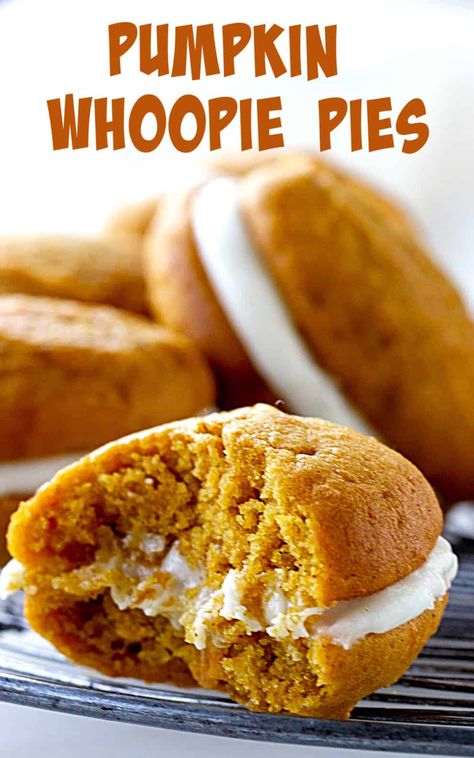 Soft and very easy to make, this recipe is delicious, a mix between a soft cookie and a cake with a sweet filling. If you never tried a whoopie and you like fall flavors, this is a great way to start. They are ready in under an hour and can be frozen. #pumpkin #whoopie #pies #whoopies #easy Pumpkin Woopie Cookies, Whoops Pies, Mom Desserts, Whoopi Pies, Pumpkin Whoopie Pie Recipe, Pumpkin Foods, Pumpkin Food, Whoopie Pie Recipe, Pumpkin Whoopie Pies