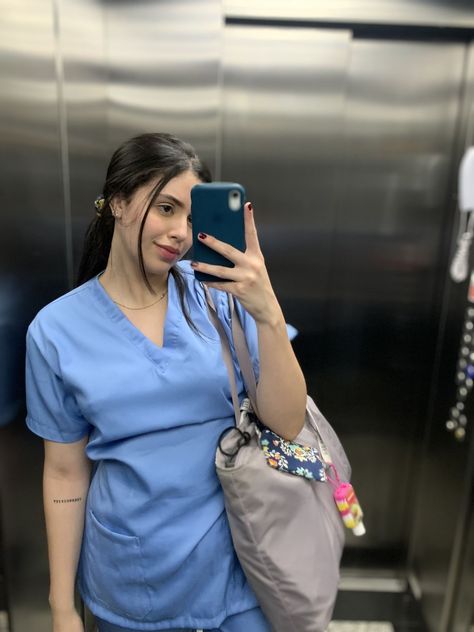 Medical Photography, Medical School Life, Nurse Inspiration, Nurse Aesthetic, Med School Motivation, Photo A Day Ideas, Scrubs Outfit, Medical School Motivation, Self Portrait Poses