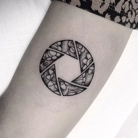 Aperture Tattoo, Camera Tattoo Design, Photographer Tattoo, Camera Tattoos, Photography Tattoo, Ankle Tattoos For Women, Camera Tattoo, 4 Tattoo, Tattoo Photography