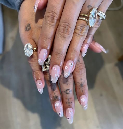 Hailey Baldwin Nails, Hailey Bieber Nails, Bieber Nails, Cherry Blossom Nails, Celebrity Nails, Elegant Nails, Minimalist Nails, Funky Nails, Pretty Acrylic Nails