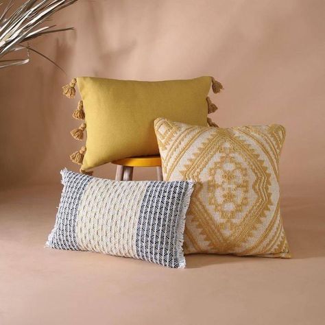 Cushion Cover Photoshoot, Cushion Cover Photography, Cushion Product Photography, Cushion Photography Ideas, Pillow Product Photography, Cushion Display Ideas, Pillow Photoshoot Ideas, Cushion Photoshoot, Cushions Photography