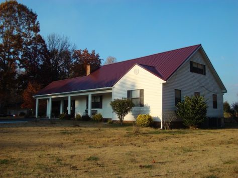 Burgundy Metal Roof Houses, Burgundy Metal Roof, Metal Roof Houses, Metal Roof Colors, Metal Roofing, Roof Colors, House Paint, House Paint Exterior, Home Color