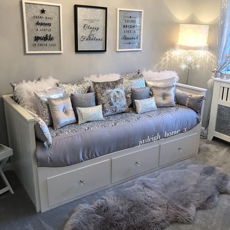 Daybed Couch Ideas Living Room, Daybed Ideas, Daybed Room Ideas, Daybed Room, Zimmer Diy, Teen Bedroom Decor, Room Design Bedroom, Small Room Bedroom, Cute Room Decor