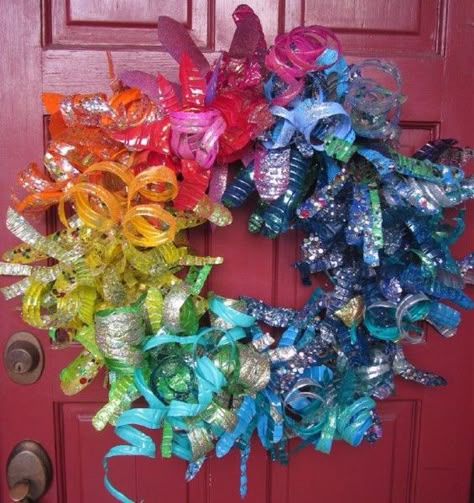 http://rosanamodugno.hubpages.com/hub/Handmade-Christmas-Wreath-Ideas Handmade Christmas Wreaths, Plastic Bottle Flowers, Plastic Bottle Art, Man Crafts, Plastic Bottle Crafts, Recycled Projects, Upcycle Recycle, Plastic Crafts, Recycled Art