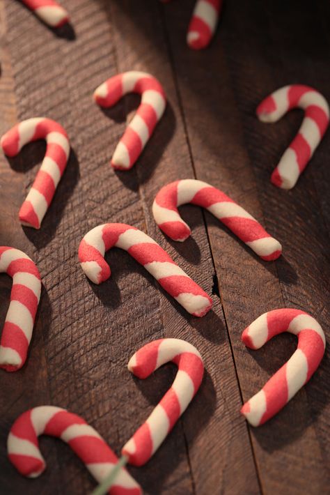 Peppermint Candy Cane Cookies, Diy Rice Krispies, Candy Cane Cookies With Almond Extract, White Chocolate Chip Candy Cane Cookies, Perfect Pina Colada Recipe, Chocolate Cookies With Candy Cane Pieces, Candycane Peppermint Cookies, Pinata Cookies, Peppermint Cookie Recipe