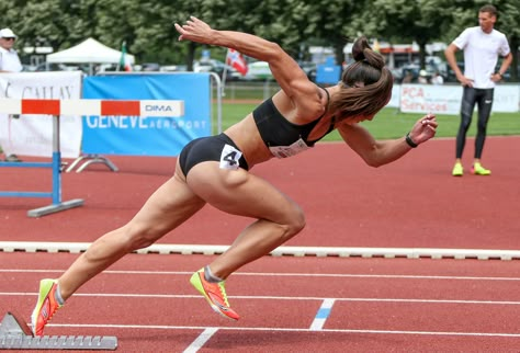 Irini Vasiliou (Greece) • Meeting de Genève 2018 ⭐ Starting Blocks, Athletic Girls Block Starts Track, Track Starting Blocks, Track Motivation, Track Uniforms, Gym Goals, Track Meet, Sporty Women, Vision Board Goals, Body Reference Drawing