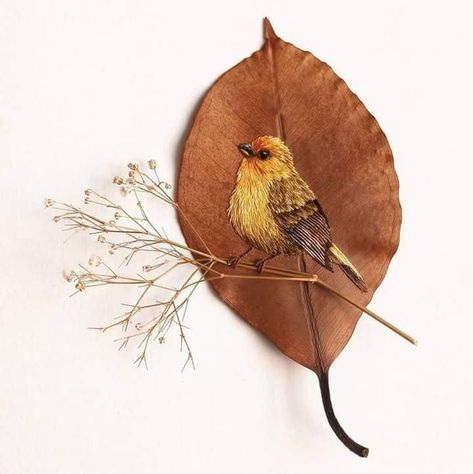 Leaf Art Diy, Dry Leaf Art, Abstract Art Images, Nature Projects, Embroidery Leaf, Embroidered Bird, Leaf Crafts, Feather Painting, Bird Embroidery