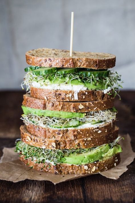 13 Veggie Sandwich Fillings So Good, You'll Forget Meat Was Even a Thing Beautiful Sandwiches, Goat Cheese Sandwich, Recept Sandwiches, Fresh Lifestyle, Cucumber Goat Cheese, Sandwich Vegetarian, Vegetarian Sandwich Recipes, Avocado Cucumber, Vegetarian Sandwich