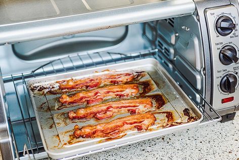 You've Been Making Bacon Wrong Your Entire Life Bacon In Toaster Oven, Thick Bacon, Toaster Oven Cooking, Convection Oven Cooking, Convection Oven Recipes, Toaster Oven Recipes, Slow Cooker Bacon, Breakfast Sandwich Maker, Baked Dinner Recipes