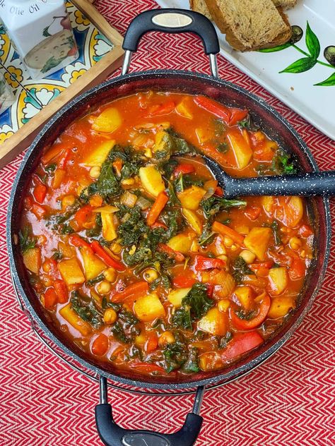 Vegan Spanish Chickpea Stew - Traditional Plant-Based Cooking Spanish Chickpea Stew, Vegan Spanish Food, Chickpeas Stew, Vegan Spanish Recipes, Potatoes And Bell Peppers, Spanish Stew, Creamy Potatoes, Juice Shop, Meat Meals