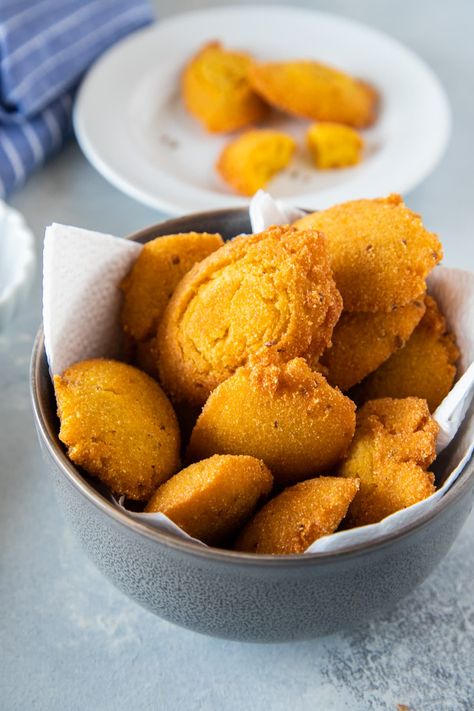 Cornmeal Fritters (Arepitas de Maíz) Cornmeal Fritters, Cornmeal Recipes, Arepas Recipe, Bbq Chicken Breast, Puerto Rico Food, Boricua Recipes, Cuban Cuisine, Colombian Food, Spanish Dishes