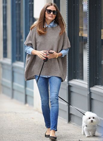 Wondering How The Heck To Really Wear A Poncho? These Outfit Ideas Will Help | SHEfinds Grey Poncho Outfit, Poncho Outfit Winter, How To Style A Poncho, Knitting Patterns Poncho, Knitted Ponchos, Poncho Fashion, Poncho Outfit, Poncho Knitting, Knit Poncho Sweater