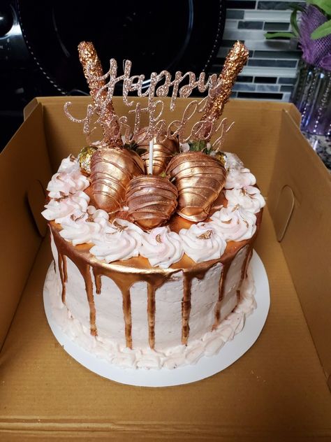 Sweet 16 Birthday Cakes Rose Gold, Rose Gold Pink Cake, Grown Women Birthday Cake Ideas, 30th Birthday Cake Rose Gold, 21st Birthday Cake Rose Gold, Rose Gold Drip Cake Birthday, Rose Gold Bday Cake, 18th Birthday Cake Rose Gold, Rose Gold Cake Birthday One Layer