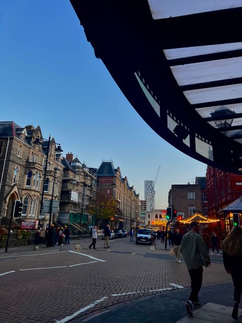 Cardiff Aesthetic, Cardiff Uni, Cardiff City Centre, Wales Cardiff, Pinterest Girlies, Cardiff Wales, Cardiff City, Busy Street, Wales Uk