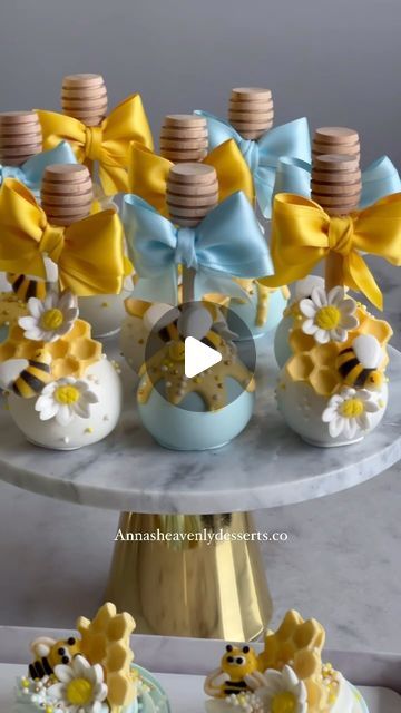 𝐋𝐮𝐱𝐮𝐫𝐲 𝐛𝐚𝐤𝐞𝐫 on Instagram: "Halfway to Bee one cake pops 🫶🏼✨🌼🐝 . . . #cakepops #cakepopstagram #cakepopsofinstagram #treatmaker #desserttable #luxurydesserts #luxurydessert #beetheme" Bee Cake Pops, Bee Cake, Pop Cake, Bee Cakes, One Cake, Bee Theme, Cakepops, Dessert Table, Cake Pops