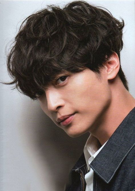 The trendiest Korean hairstyles for men 21 ideas Asian Haircut Men Round Faces, Korean Perm Medium Wavy Hair Men, Mens Haircuts Round Face, Korean Hairstyles For Men, Korean Wavy Hair, Men Perm, Perm Hair Men, Japanese Men Hairstyle, Bts Hair Colors