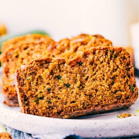 Healthy Zucchini Bread - Chelsea's Messy Apron Greek Yogurt Zucchini Bread, Healthy Zucchini Bread, Best Zucchini Bread, Zucchini Bread Healthy, Pumpkin Bread Pudding, Chelsea's Messy Apron, Zucchini Bread Recipe, Healthy Greek Yogurt, Healthy Zucchini