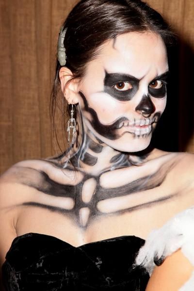 655__halloween-makeup-2 Skeleton Face Makeup, Spooky Halloween Makeup, Halloween Skeleton Makeup, Cartoon Makeup, Skeleton Face, Skeleton Halloween Costume, Janel Parrish, Creepy Halloween Makeup, Doll Halloween Costume