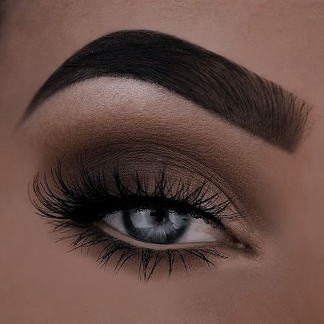 Simple Smoky Makeup Looks, Men In Black Makeup, Prom Smokey Eye, Dark Brown Eyes Makeup, Smokey Eye For Hooded Eyes, Makeup For Deep Set Eyes, Simple Smokey Eye, Eye Makeup Dramatic, False Lashes Natural