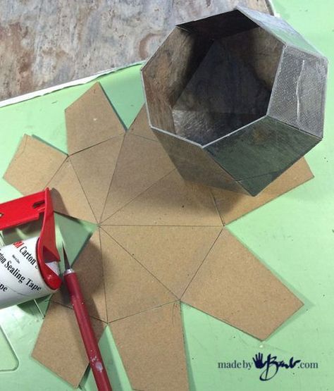 Concrete Geometric Polyhedron container free pattern downloadable Diy Concrete Planters, Origami Decoration, Cement Diy, Concrete Diy Projects, Cement Art, Folding Origami, Origami 3d, Concrete Crafts, Concrete Projects