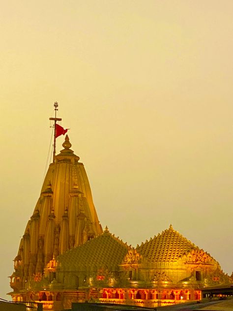 Somnath temple veraval Somnath Temple Hd Wallpaper, Somnath Temple Photography, Somnath Temple, Gujarat Temple, New Love Pic, Hindu Mandir, Bappa Photo, Ganpati Bappa Photo, Pc Photo