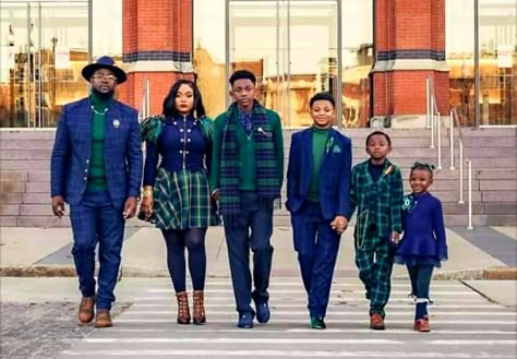 Holiday Pictures Family Outfits Black Families, Green Black And Gold Family Photos, Green Plaid Family Photos, Choir Photoshoot, Black Family Christmas Pictures Outfits, Black Family Photoshoot, Christmas Pictures Outfits, Christmas Family Photoshoot, Family Christmas Outfits